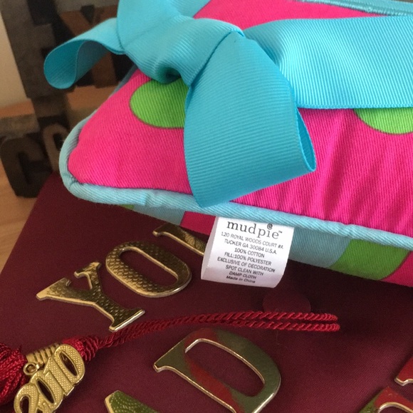 🆕👩‍🎓mud pie Graduate “Class Photo Pillow” - Picture 3 of 8